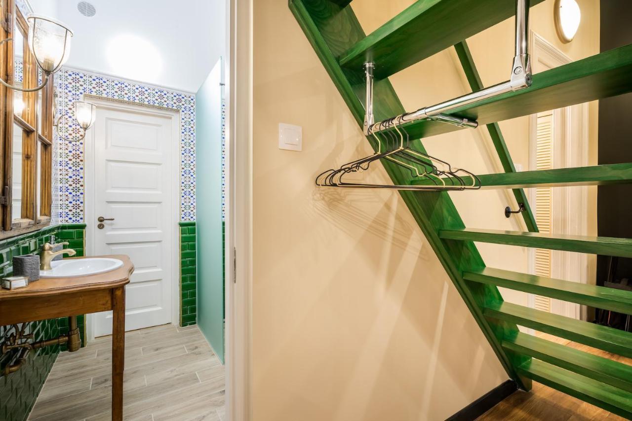 Unique & Stylish - Home Of Traveler In City Center Budapest Bagian luar foto
