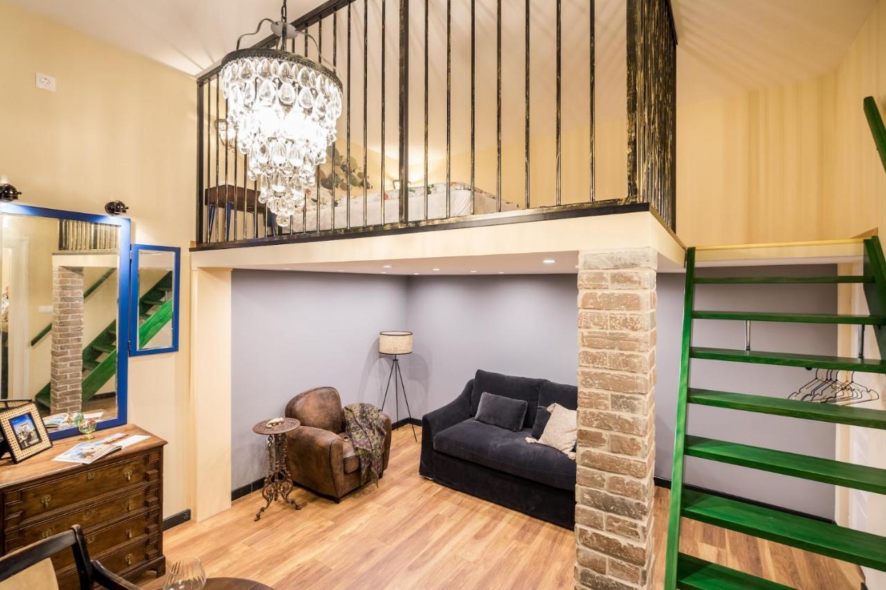 Unique & Stylish - Home Of Traveler In City Center Budapest Bagian luar foto